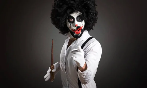 Killer Clown Mit Messer Schreit Auf Strukturiertem Hintergrund — Stockfoto