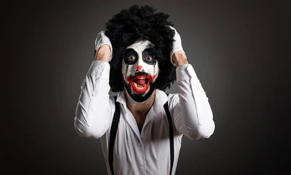 沮丧的杀手小丑在纹理背景 — 图库照片