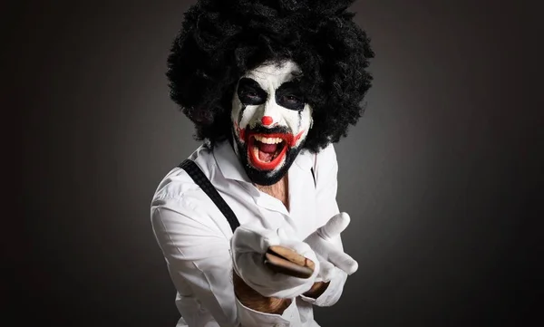 Killer Clown Mit Messer Schreit Auf Strukturiertem Hintergrund — Stockfoto