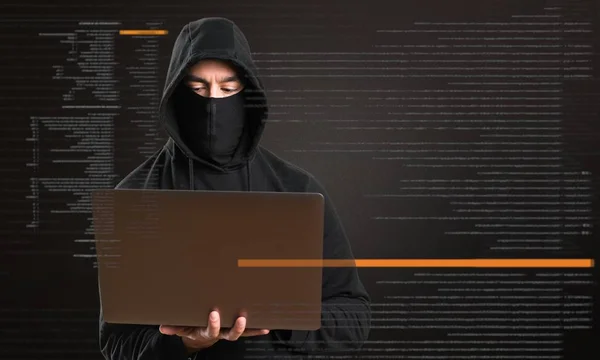 Hacker Med Sin Computer Mørk Baggrund - Stock-foto