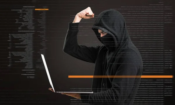 Suerte Hacker Con Ordenador Fondo Oscuro — Foto de Stock