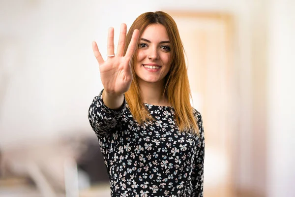 Beautiful Young Girl Counting Four Unfocused Background — Stock Photo, Image