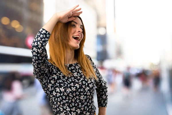 Beautiful Young Girl Saluting Unfocused Background — Stock Photo, Image