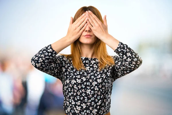 Beautiful Young Girl Covering Her Eyes Unfocused Background — Stock Photo, Image