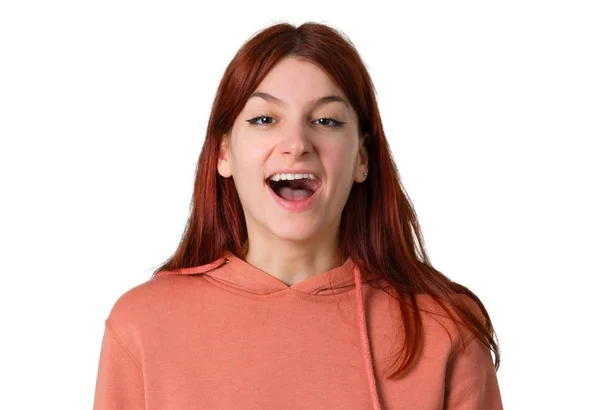 Junge Rothaarige Mädchen Mit Rosa Sweatshirt Schreit Nach Vorne Mit — Stockfoto