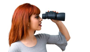 Siyah dürbün ile genç Kızıl saçlı kız