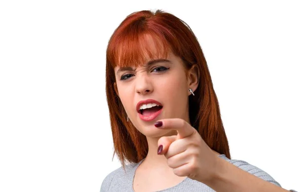 Kızgın Öfkeli Öfkeli Jest Olarak Genç Kızıl Saçlı Kız — Stok fotoğraf