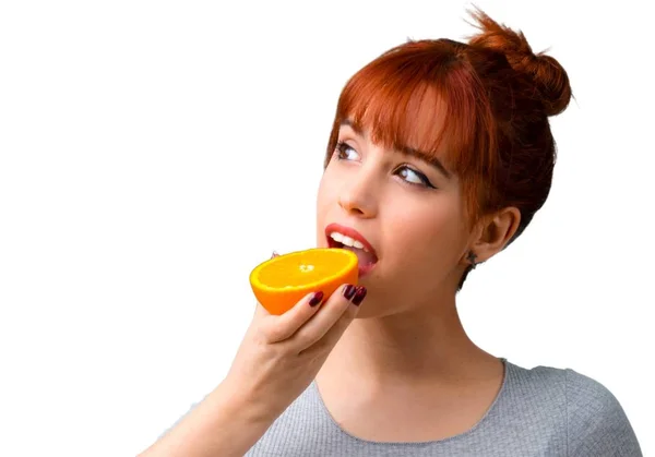 Jovem Ruiva Segurando Uma Laranja — Fotografia de Stock