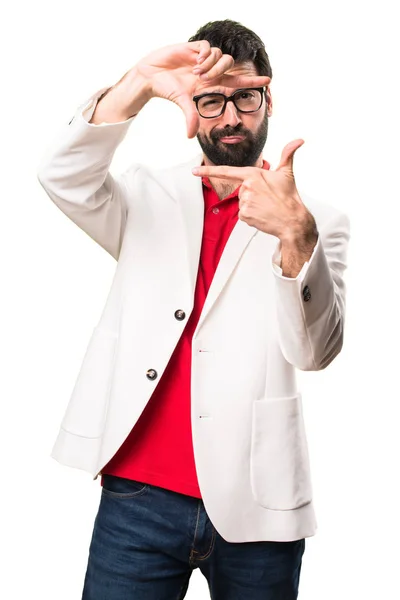 Morena Homem Com Óculos Focando Com Dedos Fundo Branco — Fotografia de Stock