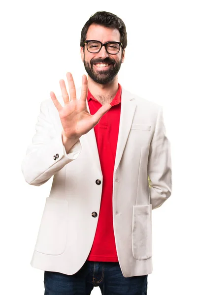 Brunette Man Met Bril Tellen Vijf Witte Achtergrond — Stockfoto
