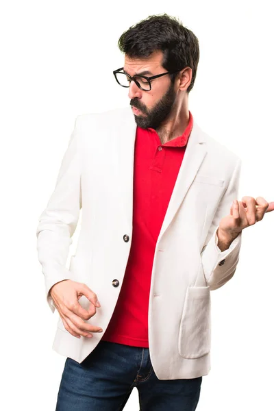 Hombre Morena Con Gafas Haciendo Gesto Guitarra Sobre Fondo Blanco — Foto de Stock