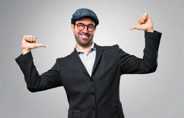 Beau Homme Moderne Avec Béret Lunettes Fier Satisfait Soi Dans — Photo