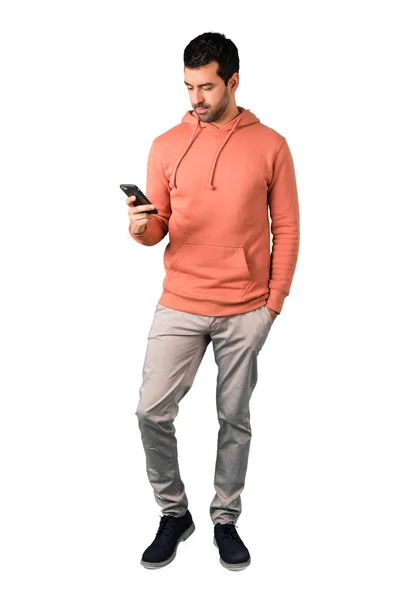 Ganzkörper Eines Mannes Einem Rosafarbenen Sweatshirt Der Eine Nachricht Oder — Stockfoto