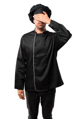 Gözleri eller tarafından kapsayan siyah üniformalı erkeklere Şef. Bir şey izole beyaz arka plan üzerinde görmek istiyor musunuz