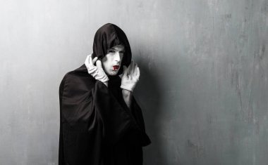 Vampir kostümü için Cadılar Bayramı tatil