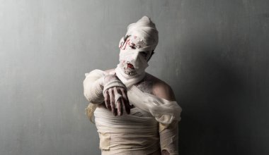 Terrorific anne dokulu duvar arka plan üzerinde. Cadılar Bayramı tatil