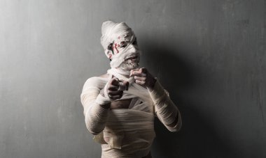 Terrorific anne dokulu duvar açık için işaret. Cadılar Bayramı tatil