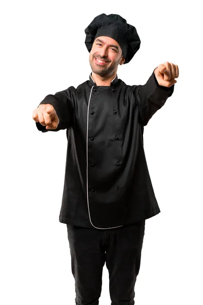 Άνδρας Σεφ Στην Μαύρη Στολή Σημεία Δάχτυλό Σας Ενώ Χαμογελώντας — Φωτογραφία Αρχείου