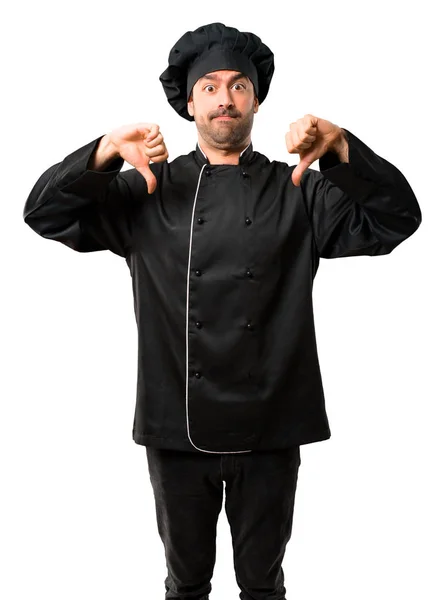 Küchenmann Schwarzer Uniform Zeigt Daumen Nach Unten Mit Beiden Händen — Stockfoto