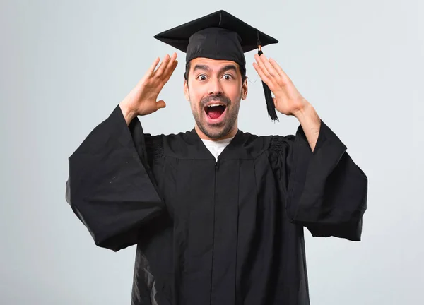 Man Zijn Graduatie Dag Universiteit Verrast Geschokt Gelaatsuitdrukking Gapend Omdat — Stockfoto