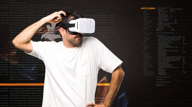 Şüpheleri Vr gözlükle dostum ve karıştırmayın yüz ifadesi içinde sanal gerçeklik modu ile