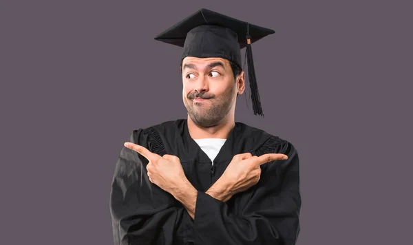 Man Zijn Graduatie Dag Universiteit Wijst Naar Laterals Twijfels Onbeslist — Stockfoto