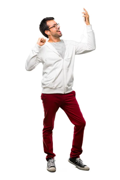 Full Body Man Com Óculos Ouvir Música Desfrutar Dançar Enquanto — Fotografia de Stock
