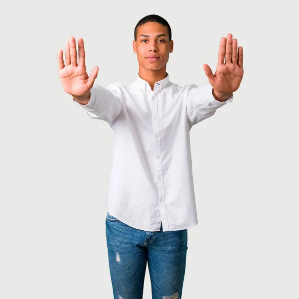 Jovem Afro Americano Homem Fazendo Stop Gesto Com Mão Para — Fotografia de Stock