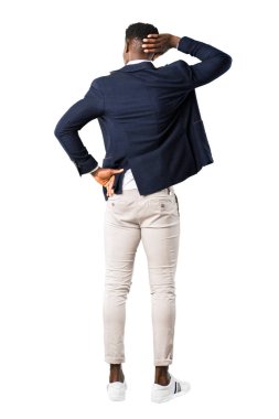 Tam vücut yakışıklı Afro-Amerikan adamın arka pozisyon geri beyaz arka plan üzerinde kafa çizilmemesi ise seyir üzerinde bir ceket