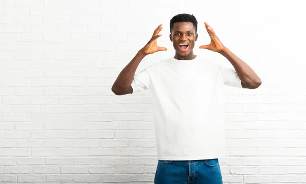 Dark Skinned Man Surprise Shocked Facial Expression Gaping Because Can — Stock Photo, Image