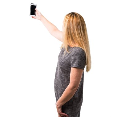 Bir selfie mobile ile izole beyaz zemin üzerine alarak orta yaş sarışın kadın