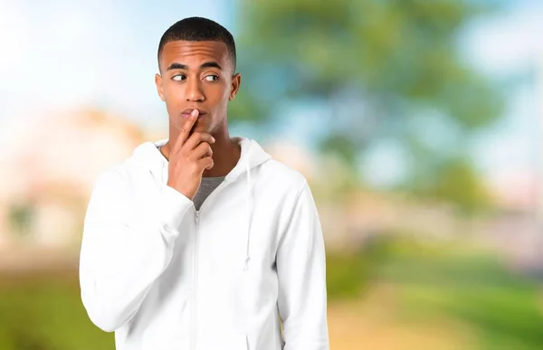 Dark Skinned Young Man White Sweatshirt Having Doubts Confuse Face — Stock Photo, Image