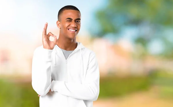 Dark Skinned Young Man White Sweatshirt Showing Sign Fingers While — Stock Photo, Image