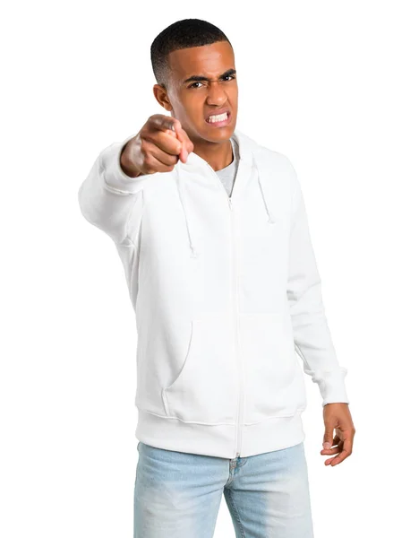 Jovem Pele Escura Com Camisola Branca Irritado Com Raiva Gesto — Fotografia de Stock