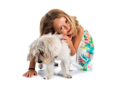 Genç kız köpeğiyle