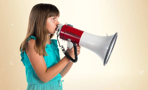 Jong Meisje Schreeuwde Door Megafoon — Stockfoto