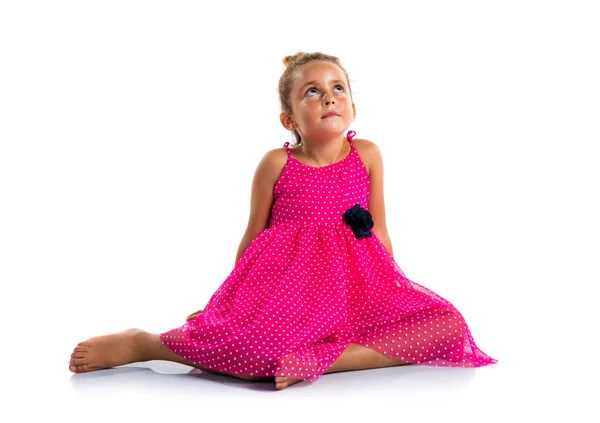 Niña Con Vestido Rosa Mirando Hacia Arriba — Foto de Stock