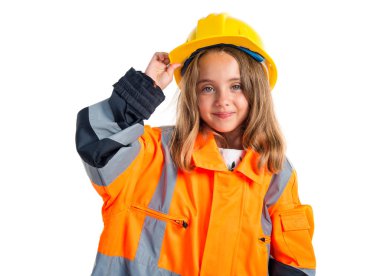 Küçük sarışın kız işçi gibi giyinmiş