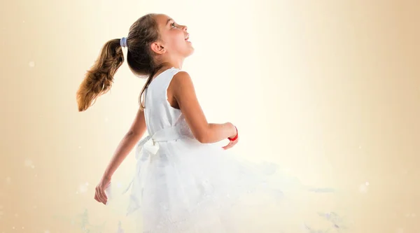 Niña Vestida Como Una Princesa Bailando —  Fotos de Stock