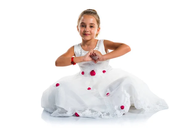 Lilla Prinsessa Flickan Att Göra Ett Hjärta Med Händerna — Stockfoto