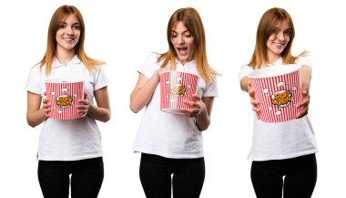 Popcorns yeme sürpriz güzel genç kız kümesi