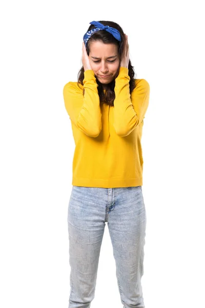 Jeune Fille Avec Pull Jaune Bandana Bleu Sur Tête Couvrant — Photo