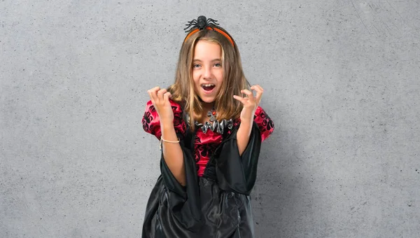 Enfant Blond Habillé Comme Vampire Pour Les Vacances Halloween Énervé — Photo