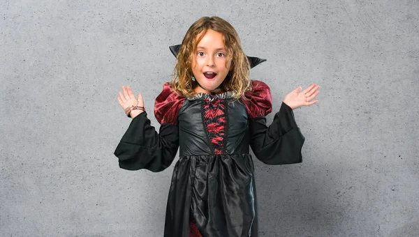 Kind Verkleidet Als Vampir Halloween Mit Überraschung Und Schockiertem Gesichtsausdruck — Stockfoto