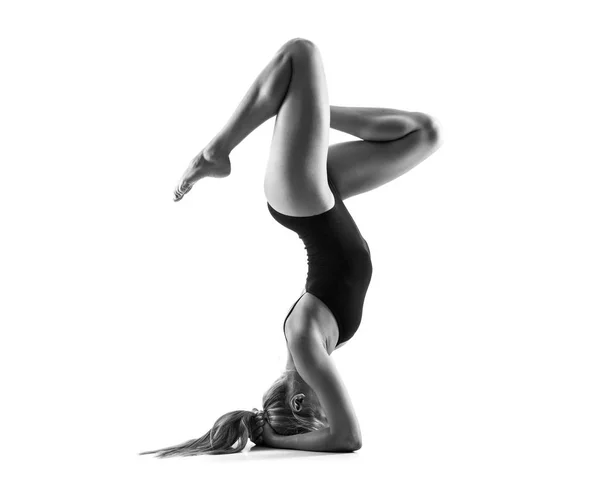 Junge Blonde Frau Maillot Praktiziert Yoga Unterricht — Stockfoto