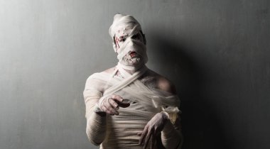 Terrorific anne dokulu duvar arka plan üzerinde. Cadılar Bayramı tatil