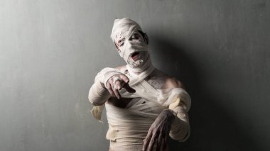 Terrorific anne dokulu duvar arka plan üzerinde. Cadılar Bayramı tatil