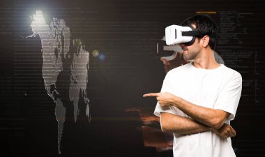 Sanal gerçeklik modu içinde yanına işaret parmağı VR kullanan adam gözlük