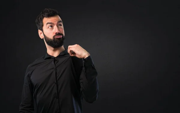 Hombre Guapo Con Barba Orgulloso Mismo Sobre Fondo Negro —  Fotos de Stock