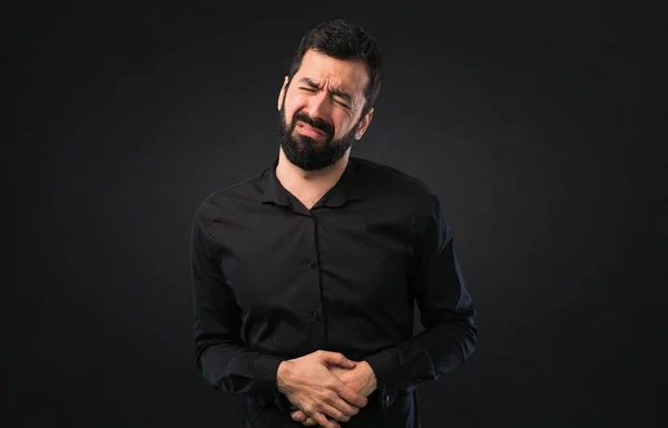 Hombre Guapo Con Barba Con Dolor Estómago Sobre Fondo Negro — Foto de Stock